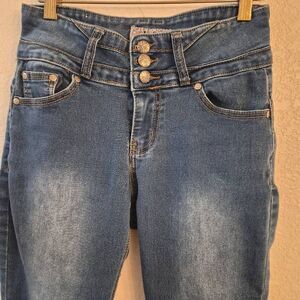 Sexy Low-rise UND Stretch Jeans w/ Flirty Waist Details: Feminine Flattering Fit